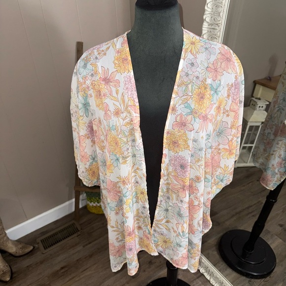 Maurices • Sheer Floral Kimono - Picture 2 of 7